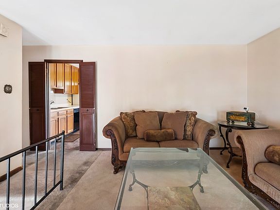 3rd image of 2916 Nichols Dr