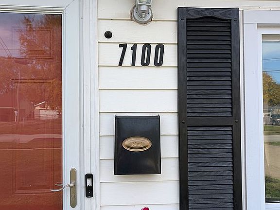 7100 Nathen Hale Way