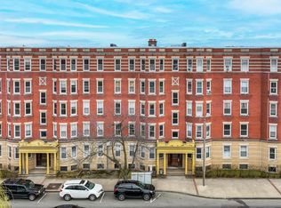 462 Maple St #5-R, Holyoke, MA 01040