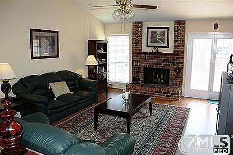 3rd image of 542 Guadalupe Dr