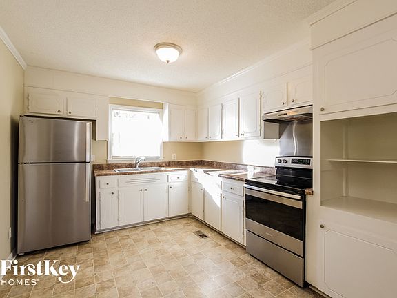 5th image of 8 Spruce Pine Dr