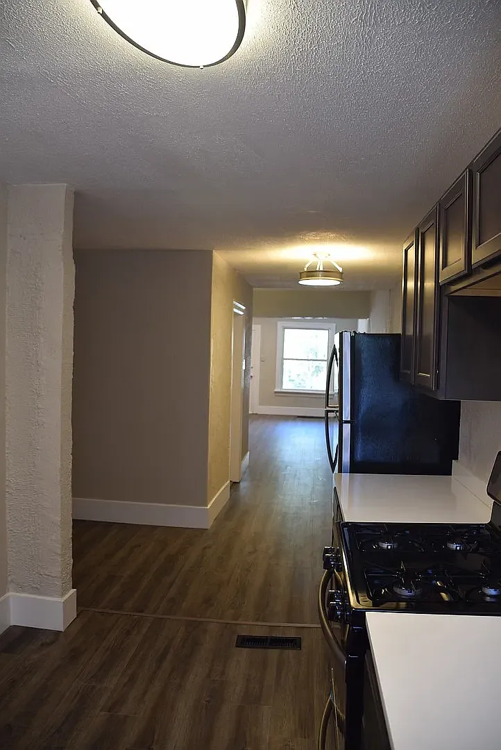 Studio, 520 sqft, $895 — Photo 4