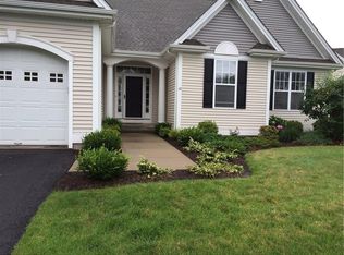 10 Cherry Hills Cir, Bloomfield, CT 06002
