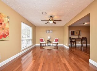 9806 Cardinal St, La Porte, TX 77571