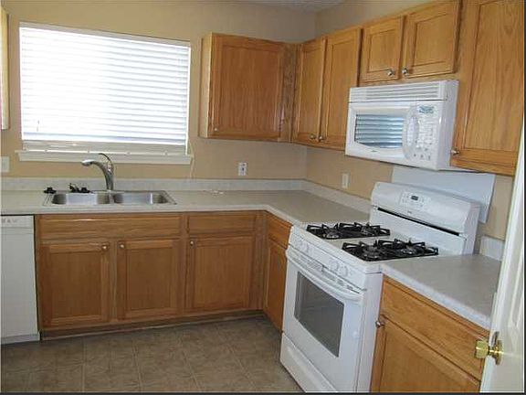 3rd image of 16824 Cranston Dr