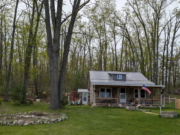 12390 Nickerson Valley Rd, Atlanta, MI 49709