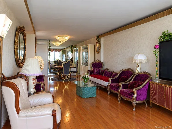 61-20 Grand Central Parkway #C1102, Forest Hills, NY 11375