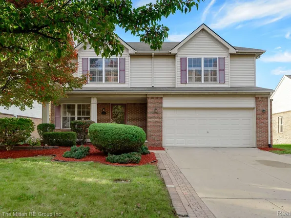 42990 N Cumberland Dr, Belleville, MI 48111