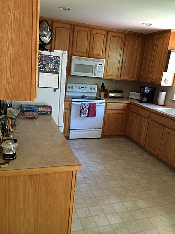 1st image of 1081 W Lakeside Dr