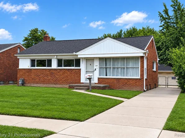 33071 Barton St, Garden City, MI 48135