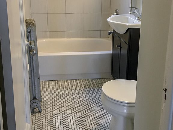 5th image of 5150 N Leavitt St #2W