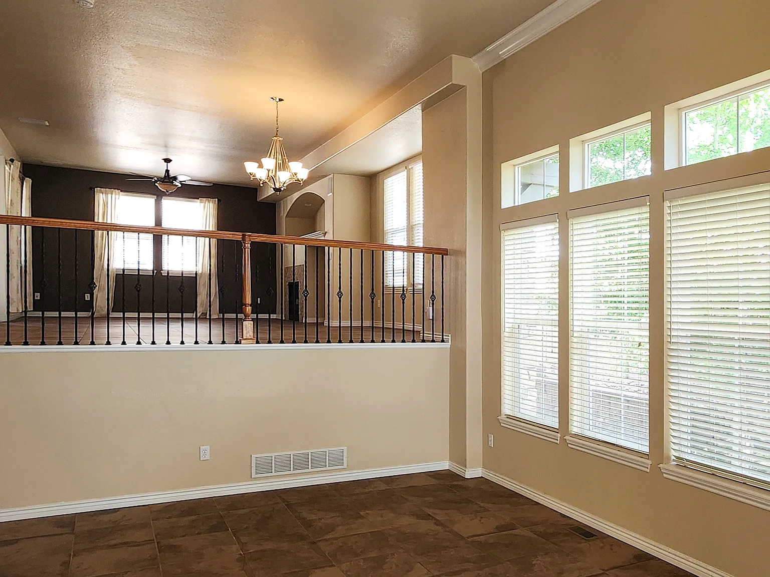 3 bed, 2.5 bath, 2484 sqft, $2,750 — Photo 4