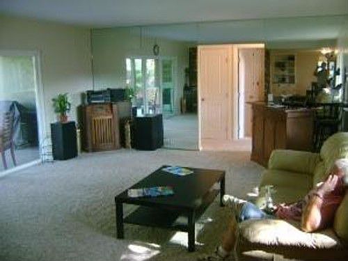 3rd image of 3704 Garey Ave