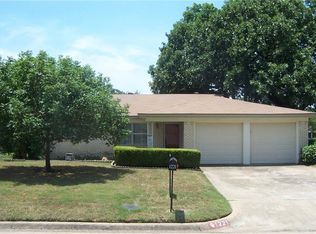 1221 Harris Ave, Hurst, TX 76053