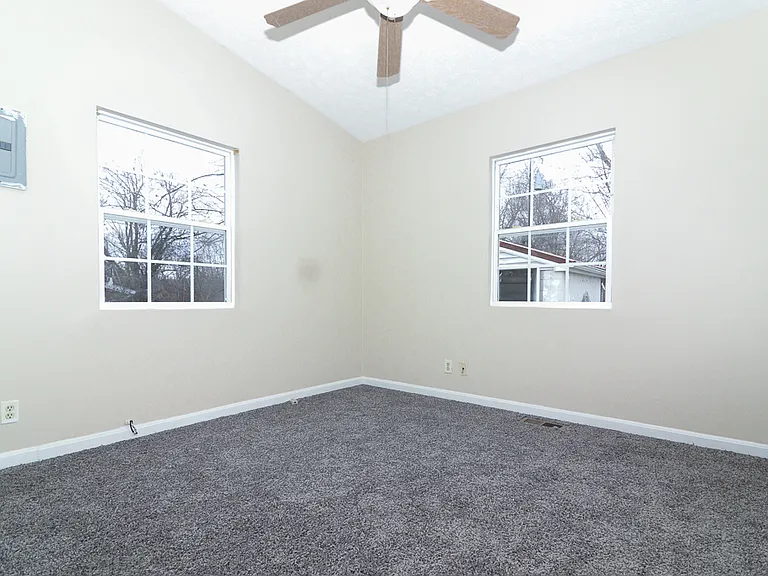 407 Knox Ave — Photo 29