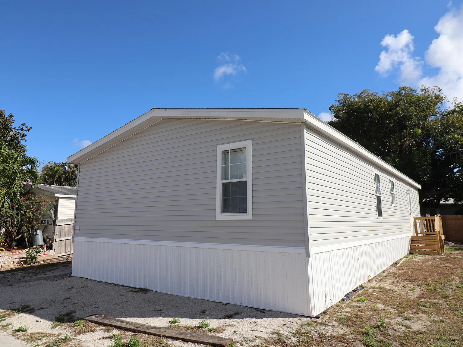 4 bed, 2.0 bath, 1352 sqft, $2,850 — Photo 2