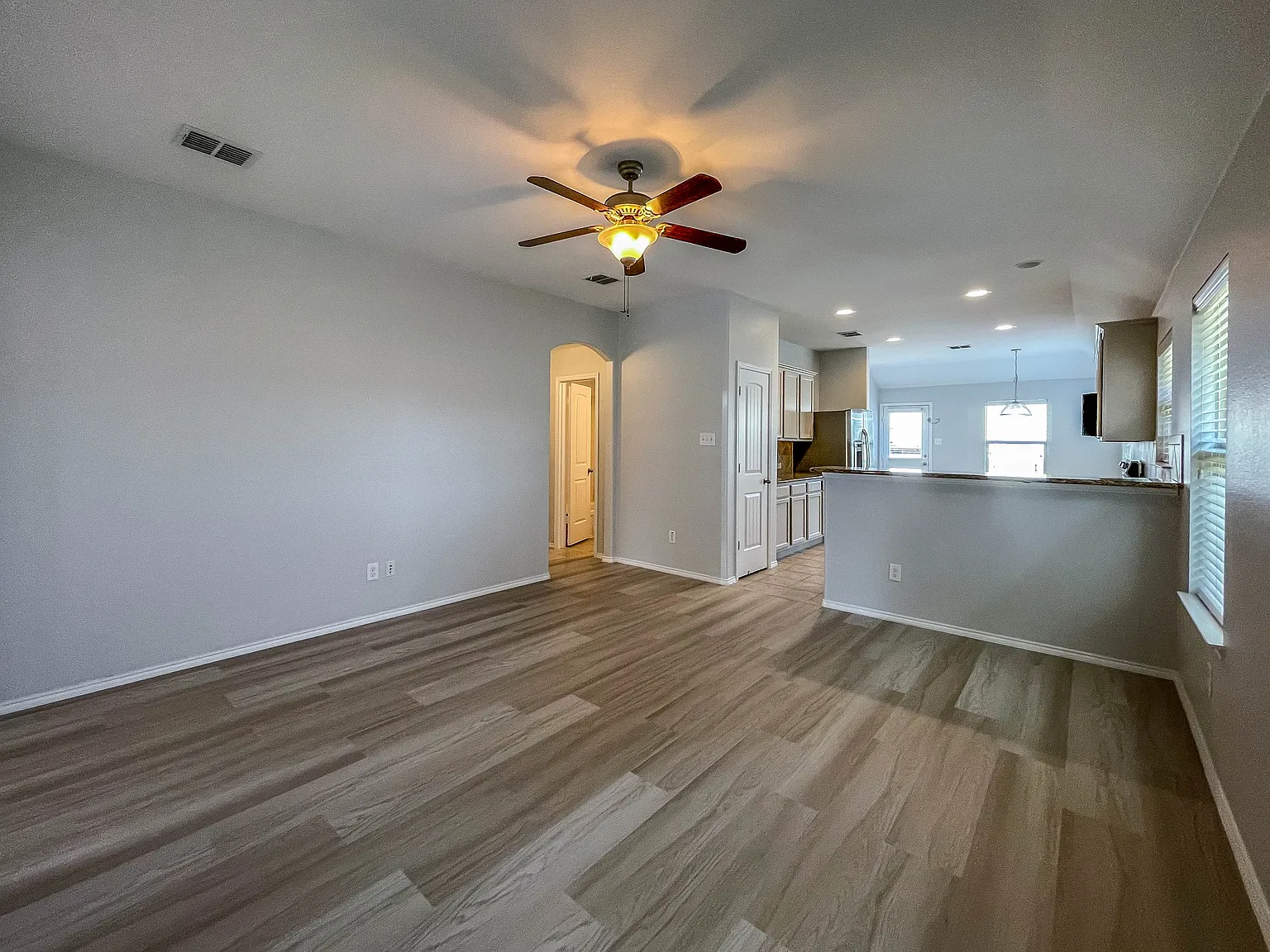 3 bed, 1468 sqft, $2,150 — Photo 4