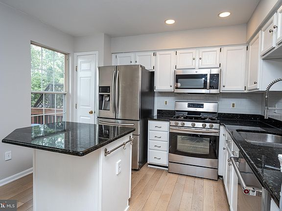 3rd image of 7426 Gadsby Sq