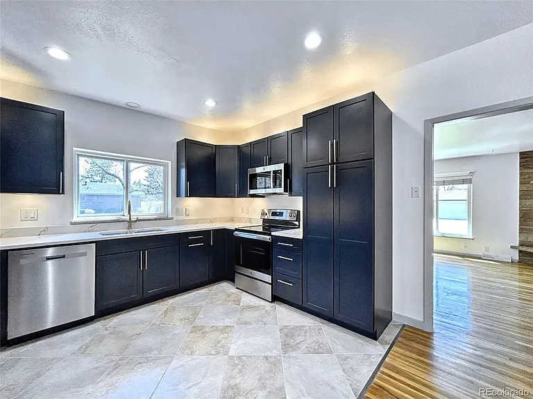 5960 S Logan Ct — Photo 8