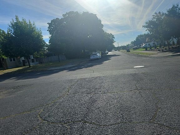 5th image of 1817 E Desmet Ave