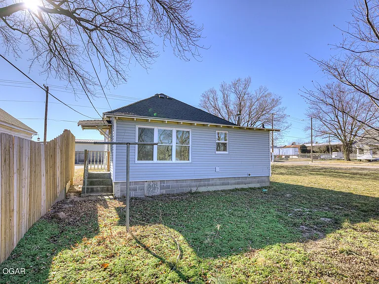 1417 W A St — Photo 23