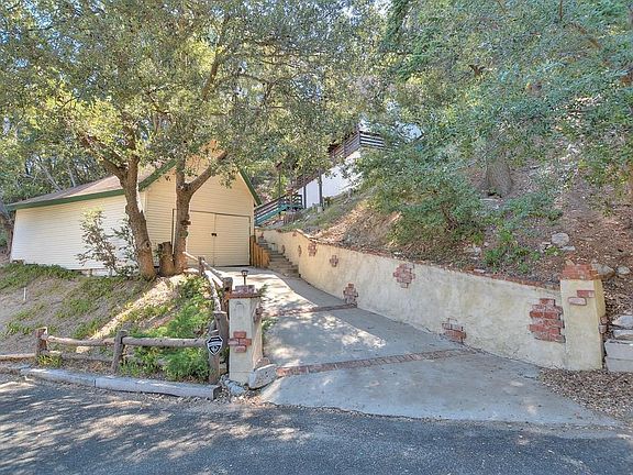 2nd image of 725 Chateau Dr