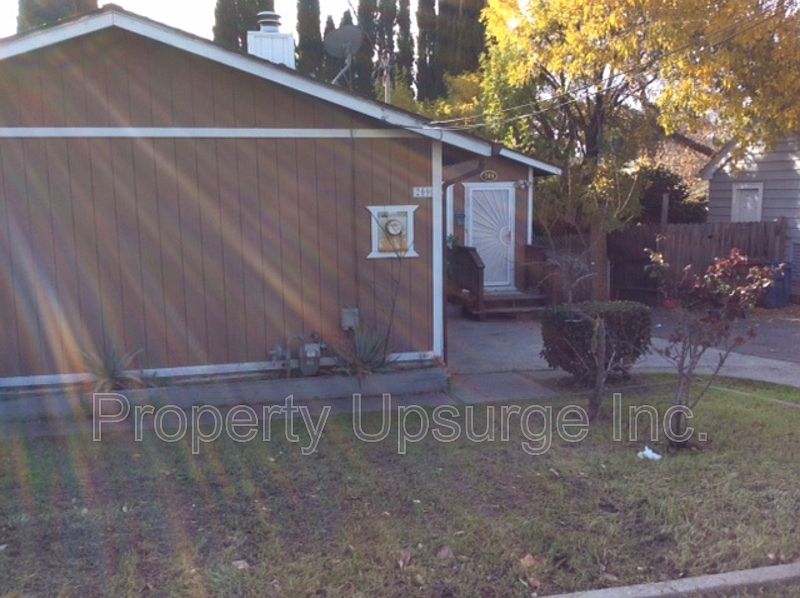 1st image of 209 W 10th St