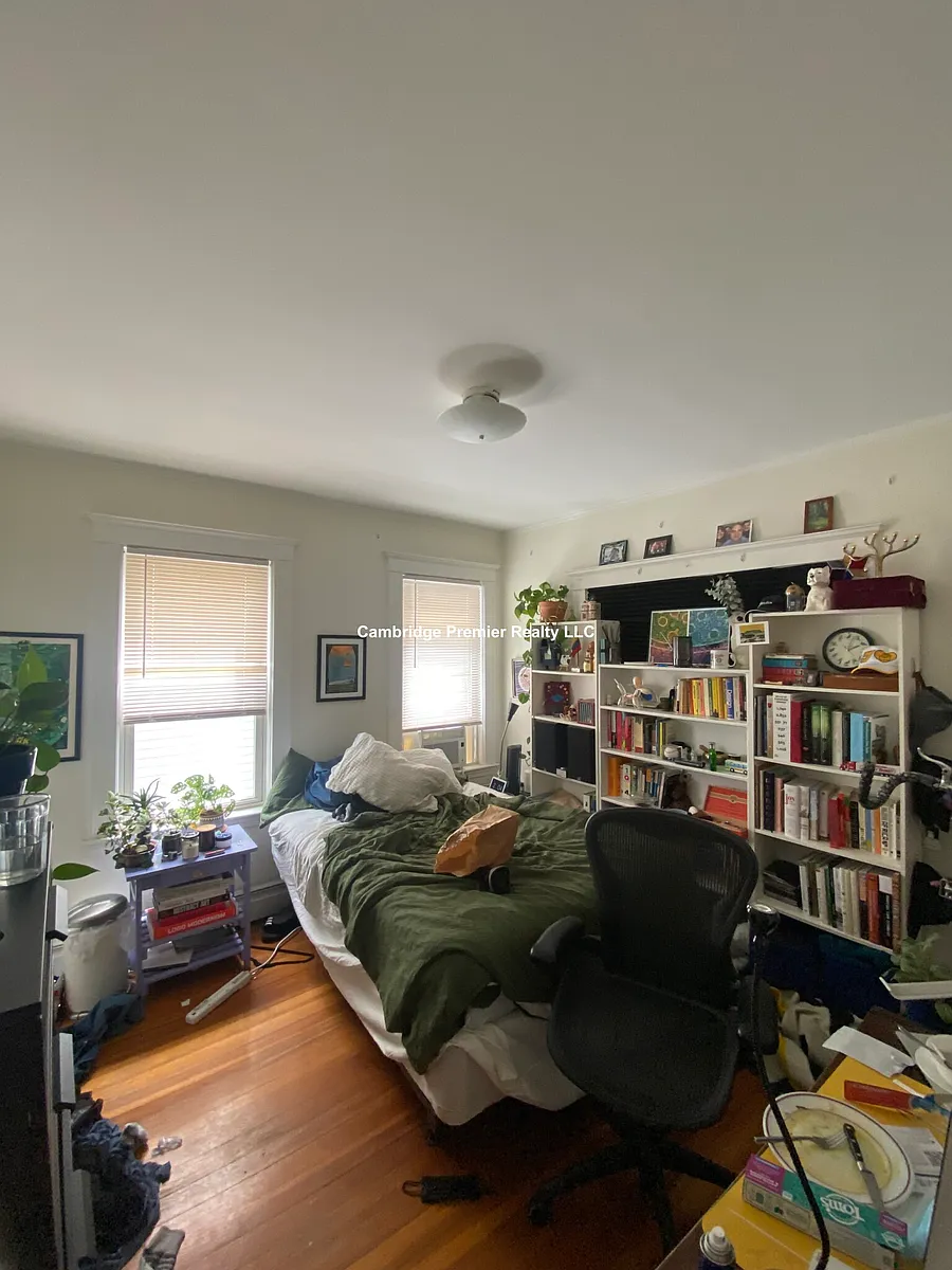 Photo 2 of 10 - 23 Harold St #3 - Somerville, MA Building Photo - 23 Harold St #3