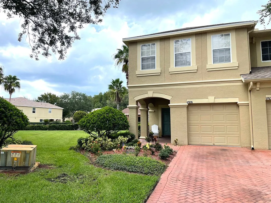 3 bed, 2.5 bath, 1768 sqft, $2,400 — Photo 2
