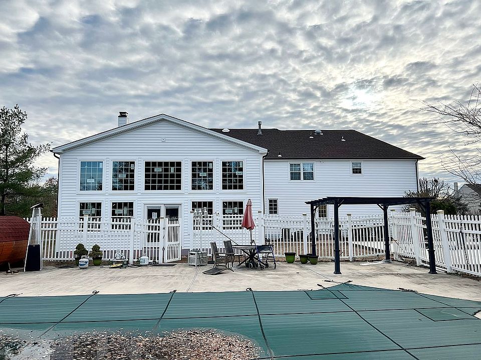 2nd image of 34 Loretta Cir