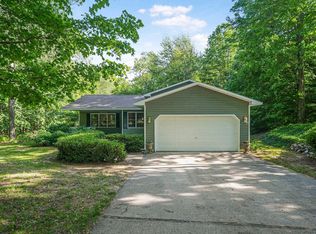 8375 Bent Pine Dr, Lake Ann, MI 49650