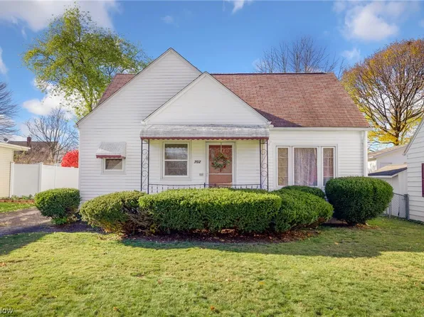 702 Yerrick Rd, Akron, OH 44312