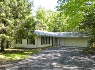7498 W Upper Pine Ck Rd, Iron Mountain, MI 49801