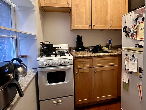 5th image of 206 E 17th St APT 1B