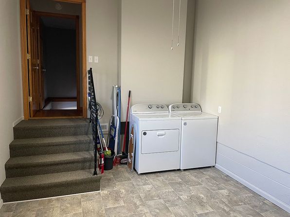 524 Harrison St, Victor, IA 52347