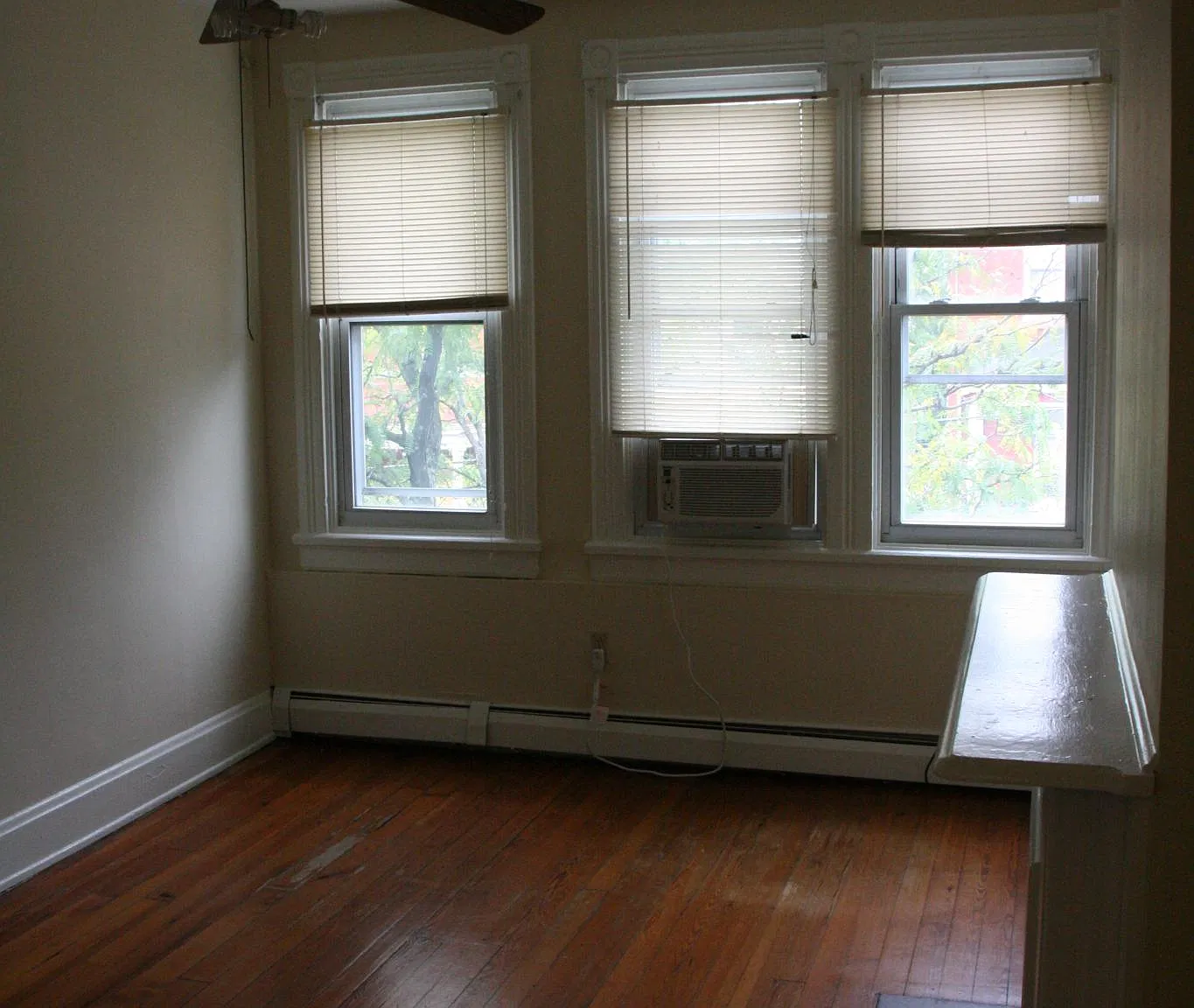 4 bed, 2200 sqft, $2,600 — Photo 4