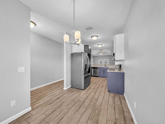 2nd image of 125 Fernwood St