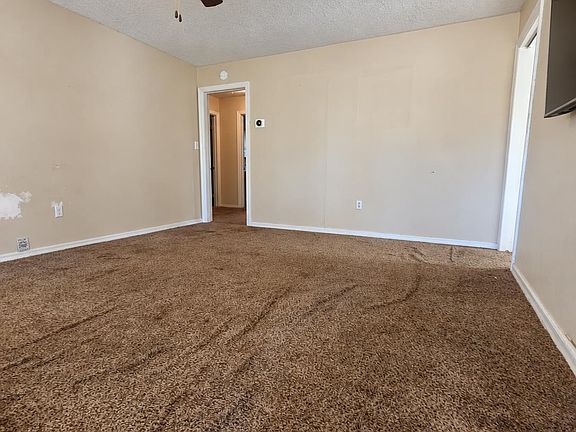 3rd image of 1804 W Oak Ave