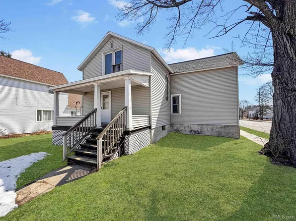 1417 11th Ave, Menominee, MI 49858