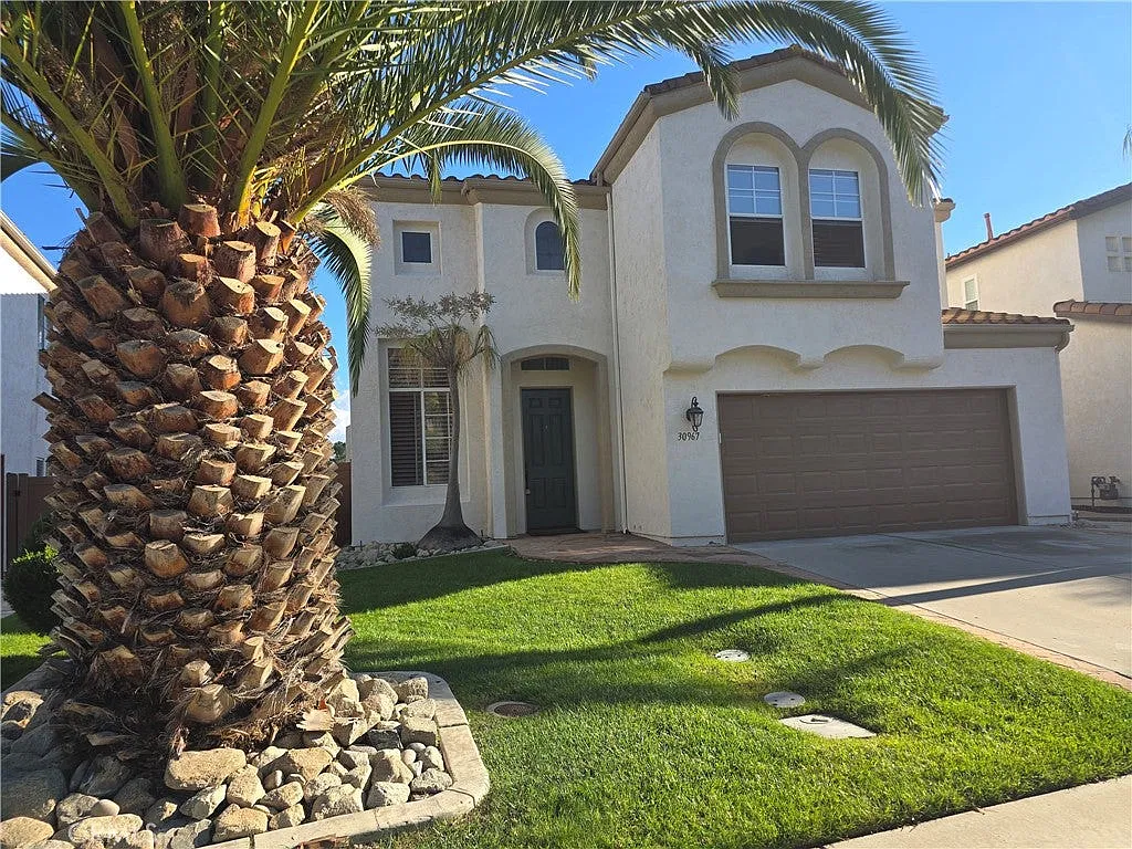 4 bed, 2456 sqft, $4,100 — Photo 4