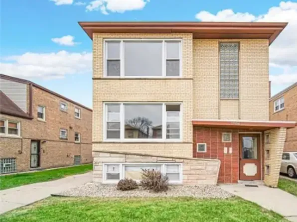 7900 S Whipple St #2, Chicago, IL 60652