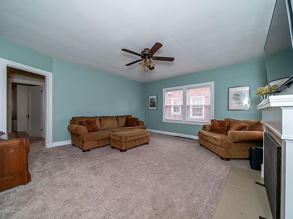 4th image of 928 Hess Ln