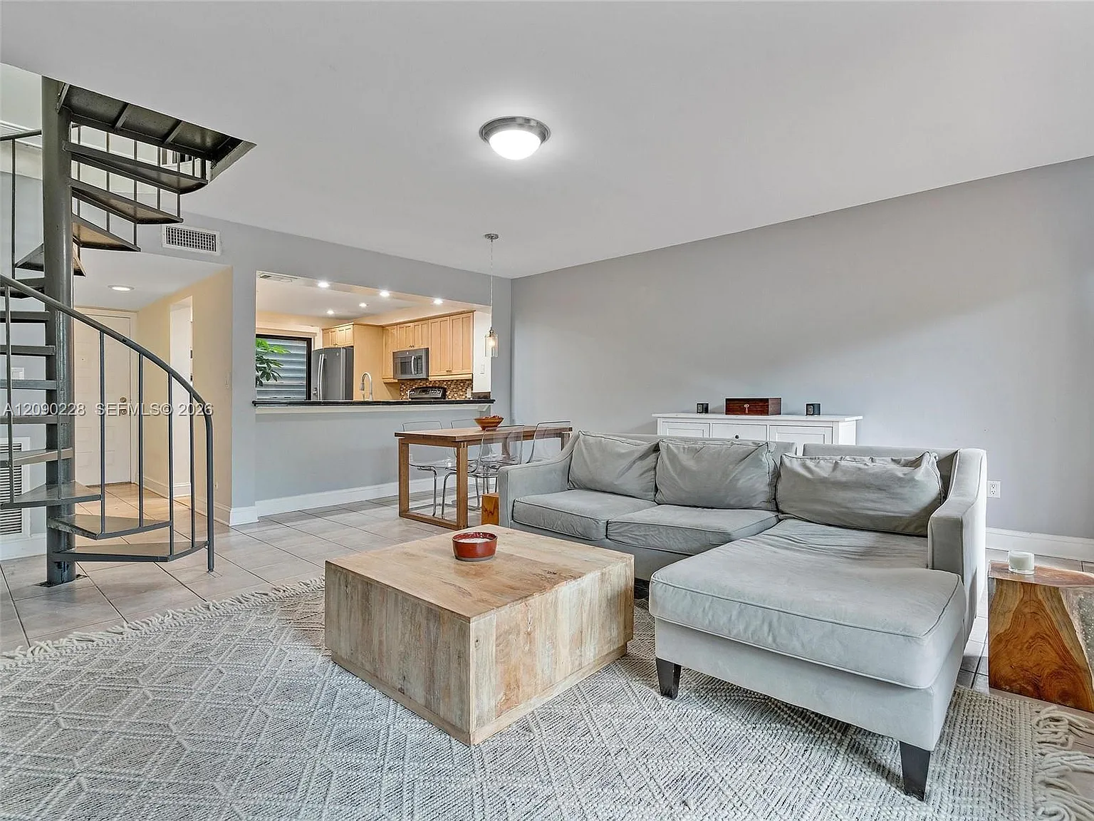 Corona Bay Townhouses Con — Photo 3