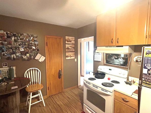 205 N Lincoln Ave, Graettinger, IA 51342