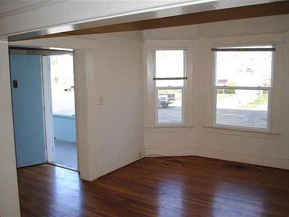 2nd image of 132 W Cleveland St