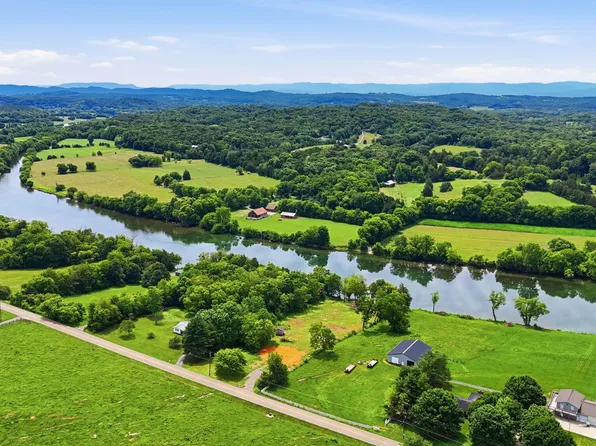 3128 Howell Rd, Mascot, TN 37806