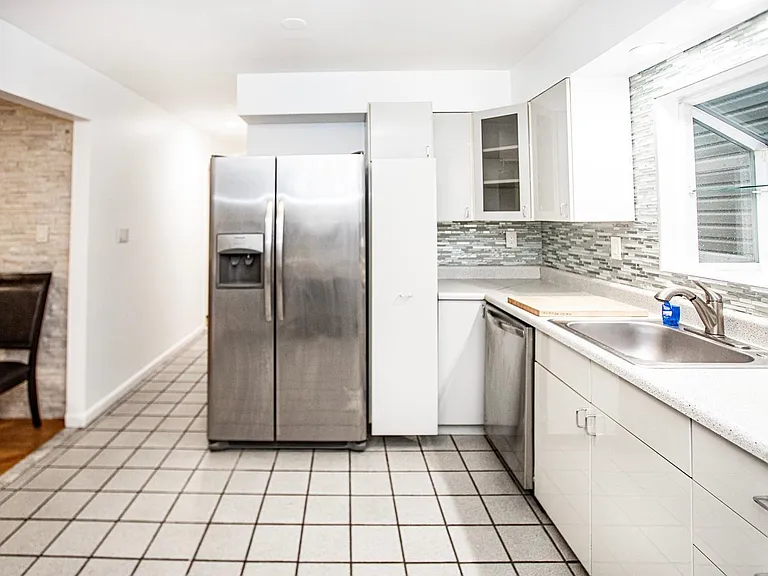 391 Manila Ave #2 — Photo 5