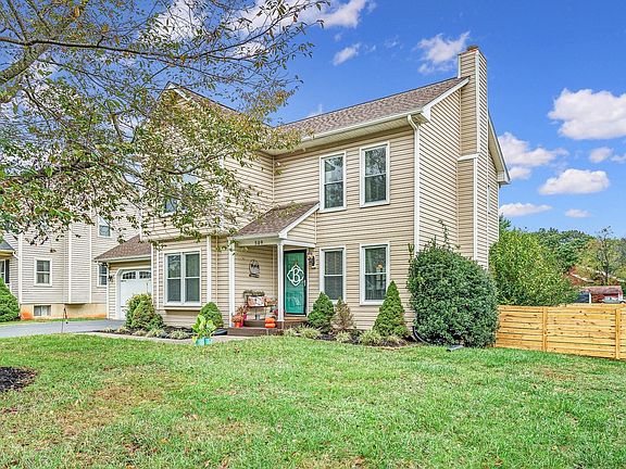 2nd image of 509 Duxbury Ln