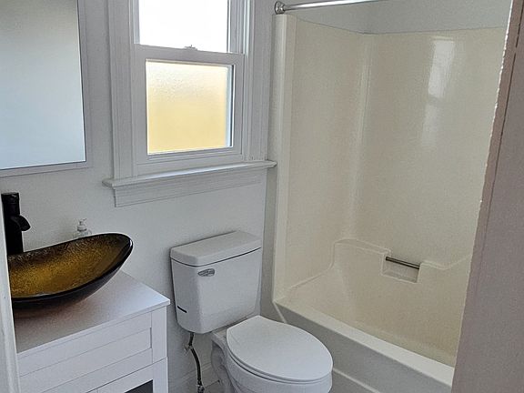 Bathroom 2 (Upstairs)
