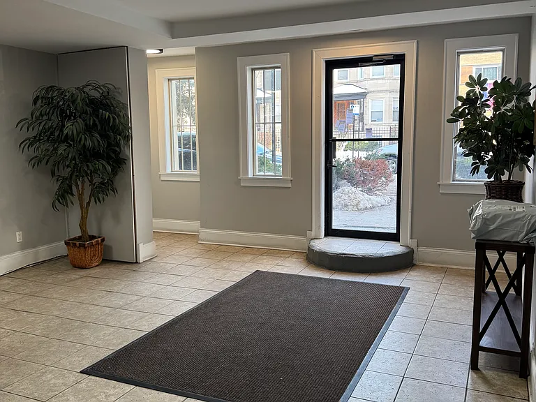 6818-2 N Wayne Ave #208 — Photo 4